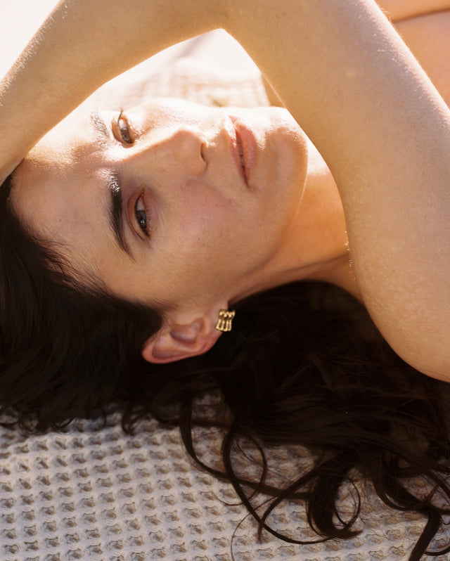 Ridge Huggies Earrings Gold