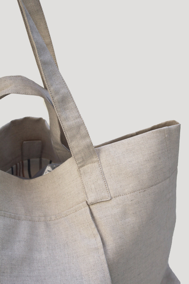 TRES tote Bag