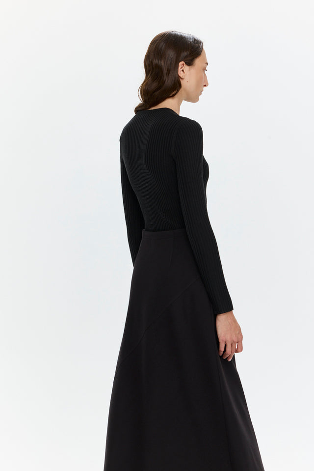 Rose Buttoned Knit Black